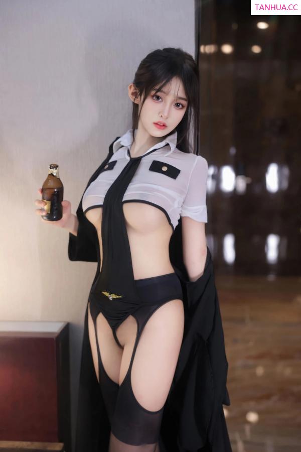   [XiuRen]高清写真图 2024.03.21 No.8265 王心悦 美腿黑丝第20张图片